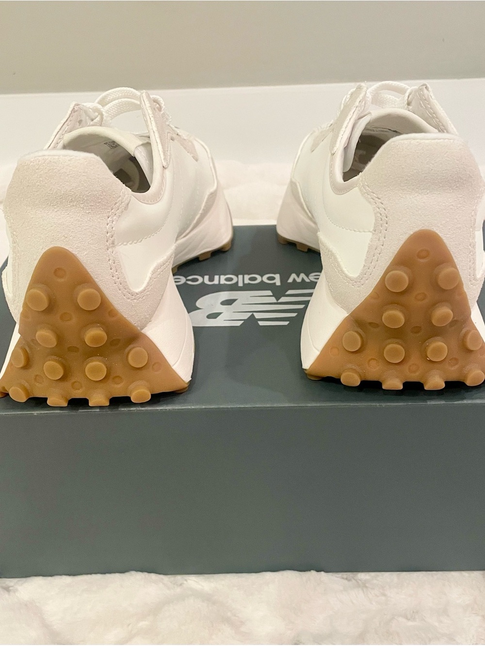 NEW New Balance 327 Linen White Sneakers
Size 7.5 NIB ****SOLD***** - Picture 4 of 7